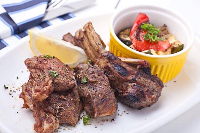 Paidakia stin Sxara - Lamb Chops, goes well with Greek red wine