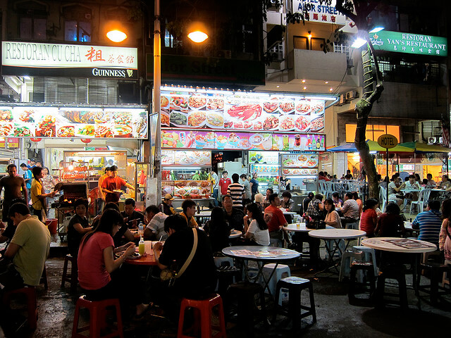 People eating at Jalan Alor